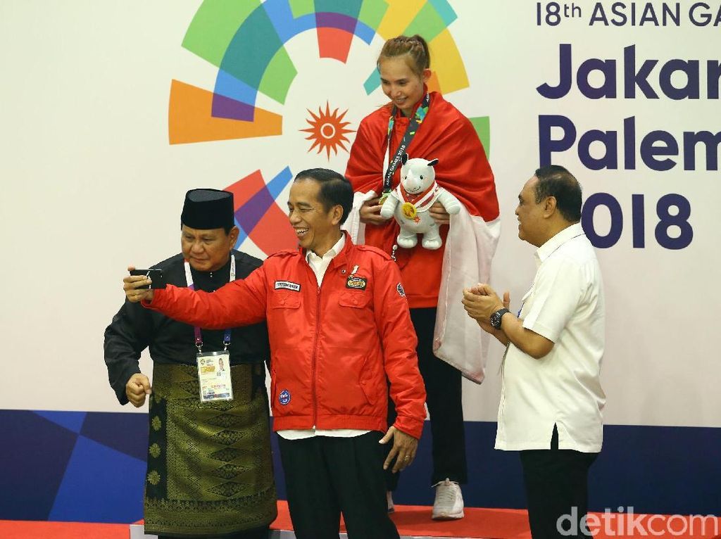 Melihat Lebih Dekat Kemesraan Jokowi-Prabowo di Arena Pencak Silat