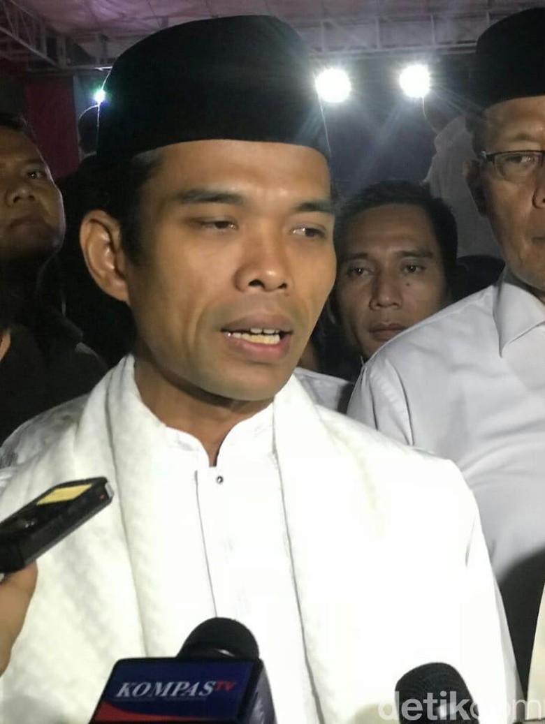 Ustaz Abdul Somad Berdoa untuk Korban Gempa-Tsunami di Palu Ustaz Abdul Somad Berdoa untuk Korban Gempa-Tsunami di Palu