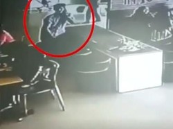 Tertangkap CCTV, Aksi Maling Tas di Mal Kota Kasablanka