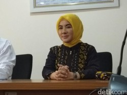 Sepatu Kece Nicke Widyawati yang Jadi Bos Baru Pertamina
