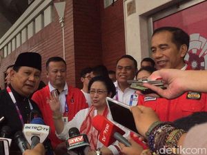 Momen Akrab Megawati-Prabowo: Pegang Pundak Lalu Tertawa Bersama