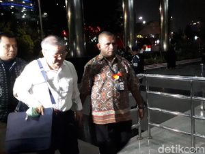 Berjalan Tertatih, Pengusaha yang Kena OTT di Medan Tiba di KPK