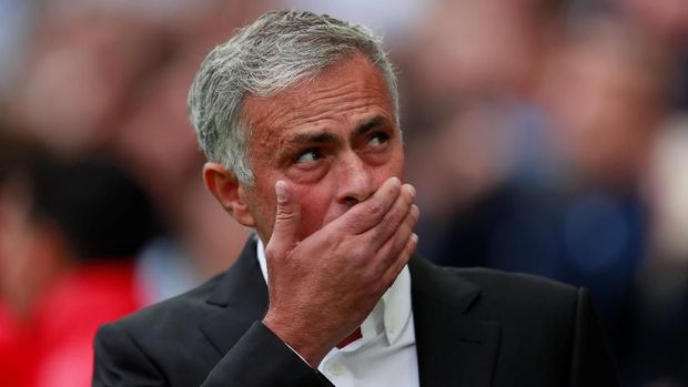 Maurizio Sarri memberikan pujian pada sosok Jose Mourinho.
