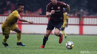 Sejak babak pertama Simic dkk langsung menekan. Namun tak ada gol hingga babak pertama selesai.