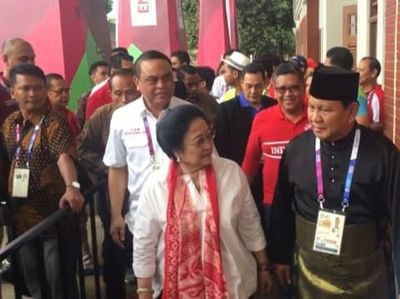 Momen Prabowo Sambut Megawati di Venue Pencak Silat