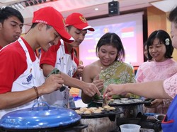 Kemnaker Ajak Siswa Delegasi ASC Kunjungi Sekolah Lokal di Bangkok