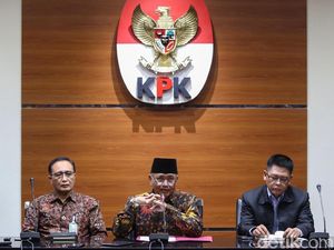 Momen Jumpa Pers Bersama KPK-MA Soal OTT Hakim di Medan