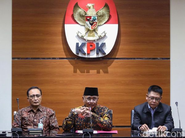 Momen Jumpa Pers Bersama KPK-MA Soal OTT Hakim di Medan