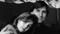 Kegetiran di Balik Potret Steve Jobs dan Putri Kandungnya