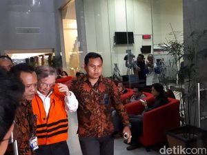 Ditahan KPK, Penyuap Hakim Merry Purba Acungkan Jempol