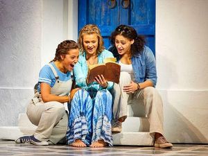 Meriahnya Konser Musikal MAMMA MIA! di Jakarta Meriahnya Konser Musikal MAMMA MIA! di Jakarta