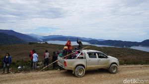 Transportasi Antimainstream ke Surga Eksotis Pedalaman Papua Barat
