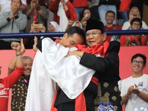 Kata Surya Paloh Soal Pelukan Jokowi-Prabowo di Gelanggang Silat Kata Surya Paloh Soal Pelukan Jokowi-Prabowo di Gelanggang Silat