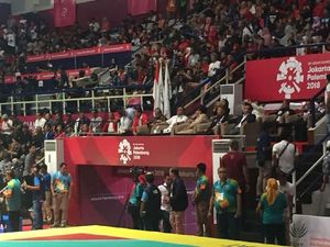 Prabowo Kalungkan Medali Emas untuk Atlet Pencak Silat Ganda Putri