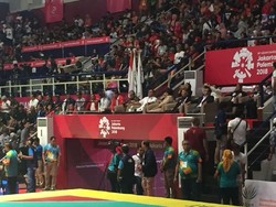 Prabowo Kalungkan Medali Emas untuk Atlet Pencak Silat Ganda Putri