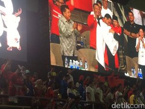 Kata Jokowi Saat Berpelukan dengan Prabowo dan Pesilat Hanifan Kata Jokowi Saat Berpelukan dengan Prabowo dan Pesilat Hanifan