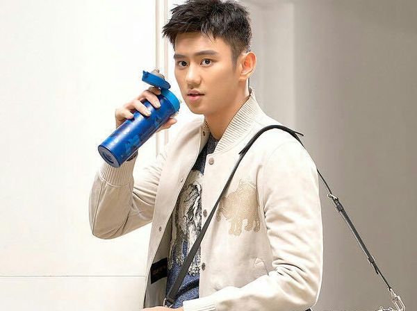 Intip 10 Gaya Atlet Renang Ganteng Maksimal Cina yang Doyan Makan dan Masak