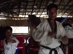 Kisah Inspiratif Pengungsi Rohingya yang Ajari Anaknya Taekwondo