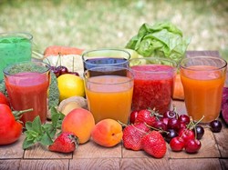 Siang-siang Lepaskan Dahaga Anak dengan Pink Jus