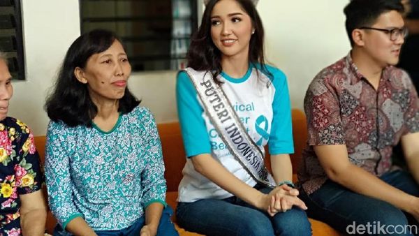 Foto: Momen Putri Indonesia 2018 Kunjungi Rumah Singgah Pasien Kanker