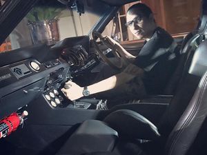 Rini S Bono Hanya Bisa Diam Lihat Pemakaman Anaknya Via Video Call Rini S Bono Hanya Bisa Diam Lihat Pemakaman Anaknya Via Video Call