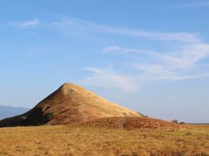 Padang Savana di Pulau Kenawa yang Menawan!