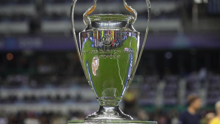 TALLINN, ESTONIA - AUGUST 15:  The Champions League Winners Trophy is displayed prior to the UEFA Super Cup between Real Madrid and Atletico Madrid at Lillekula Stadium on August 15, 2018 in Tallinn, Estonia.  (Photo by Alexander Hassenstein/Getty Images)