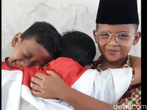 Ridwan Kamil Sayembara Foto Pelukan Jokowi-Prabowo Berhadiah Jutaan Ridwan Kamil Sayembara Foto Pelukan Jokowi-Prabowo Berhadiah Jutaan