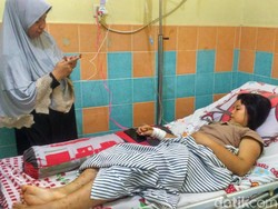 Bocah SD yang Tak Bisa Jalan Usai Imunisasi MR Dipindah ke RS