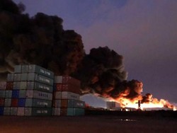 Kebakaran Besar di Melbourne Semburkan Asap Beracun