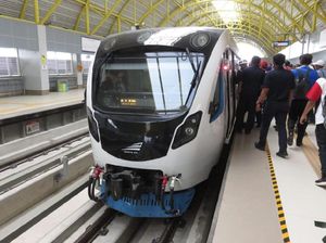 Sempat Terhenti karena Listrik Putus, LRT Sumsel Kembali Beroperasi Sempat Terhenti karena Listrik Putus, LRT Sumsel Kembali Beroperasi