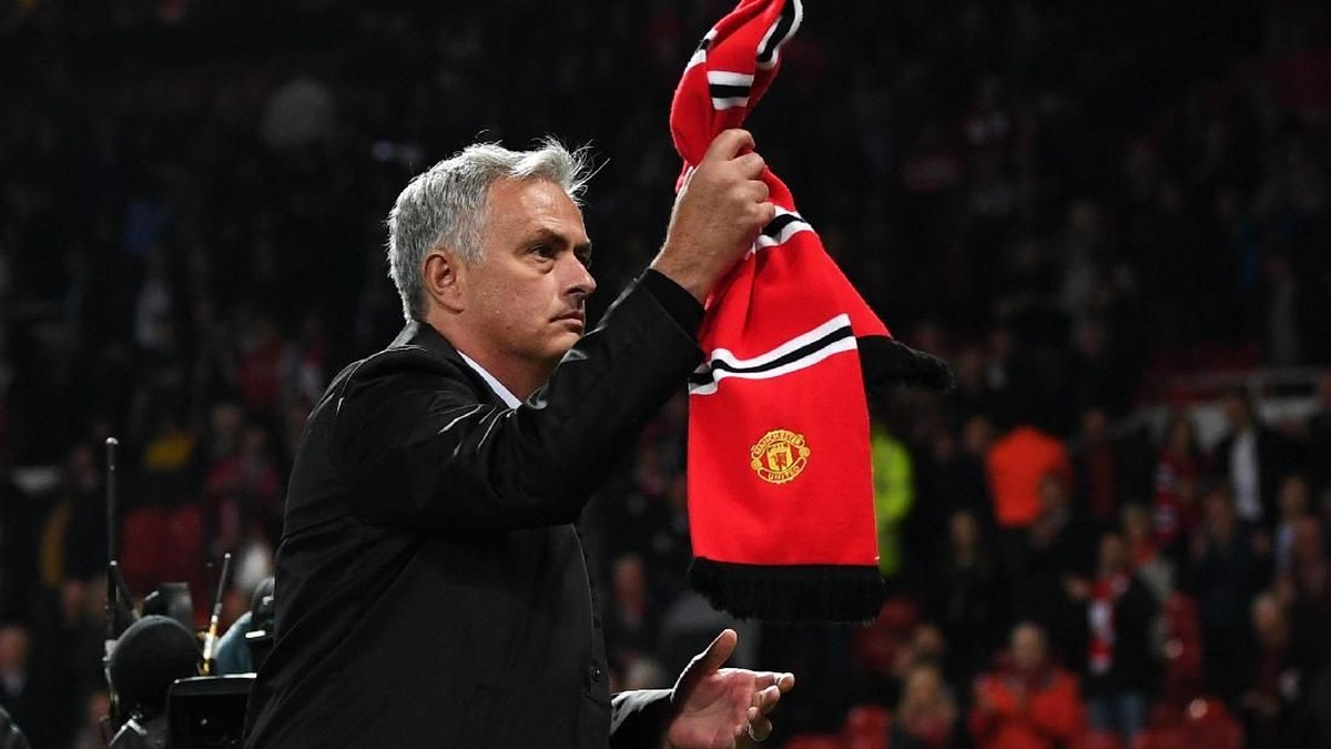 Jose Mourinho sedang disorot menyusul hasil negatif yang didapat Manchester United (Foto: Michael Regan/Getty Images)