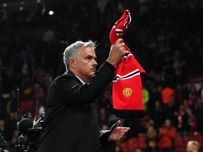 MANCHESTER, ENGLAND - AUGUST 27:  Jose Mourinho, Manager of Manchester United applauds fans after the Premier League match between Manchester United and Tottenham Hotspur at Old Trafford on August 27, 2018 in Manchester, United Kingdom.  (Photo by Michael Regan/Getty Images)