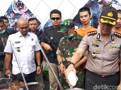 Polisi Bandung Blender Narkotika Senilai Rp 30 Miliar