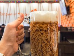 Sluurp! Segarnya Beer Ramen Tanpa Alkohol yang Lagi Hits