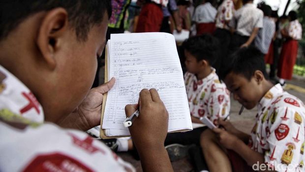 Ilustrasi anak baca buku