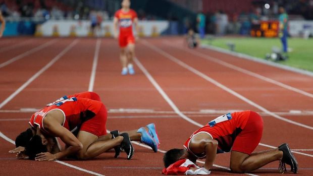 Para sprinter Indonesia mengulangi sukses 52 tahun di nomor lari estafet 4x100 meter. (