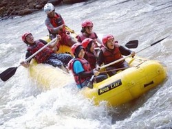 Arung Jeram yang Menyenangkan di Sungai Citarik