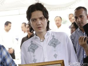 Ditangkap di ATM, Ini Barang Bukti yang Disita dari Ozzy Albar Ditangkap di ATM, Ini Barang Bukti yang Disita dari Ozzy Albar
