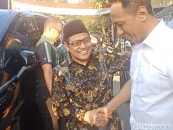 Cak Imin Sambangi Maruf Amin yang Baru Pulang Haji