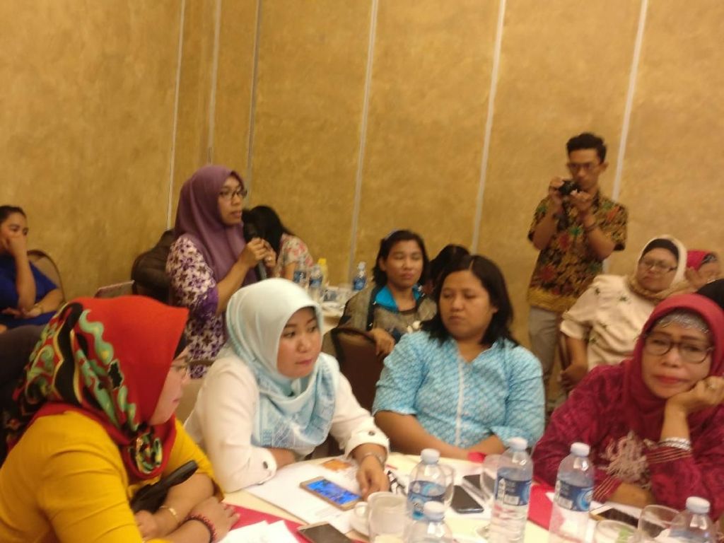 Cara Emak-emak Kurangi Perokok: Rayu Suami Sampai Jadi Ketua RT Cara Emak-emak Kurangi Perokok: Rayu Suami Sampai Jadi Ketua RT