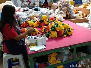 Jelang Penutupan, Pesanan Boneka Maskot Asian Games Terus Bertambah Jelang Penutupan, Pesanan Boneka Maskot Asian Games Terus Bertambah
