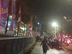 Usai Ditertibkan, Masih Ada Ojol yang Naik ke Trotoar Sarinah Usai Ditertibkan, Masih Ada Ojol yang Naik ke Trotoar Sarinah