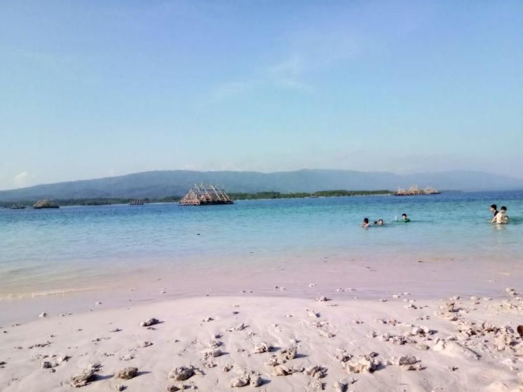 Main ke Pandeglang, Ada Pasir Pantai Sehalus Terigu Main ke Pandeglang, Ada Pasir Pantai Sehalus Terigu