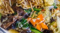 I Fu Mie Berkuah Kental Ini Bikin Makan Siang Makin Mantap