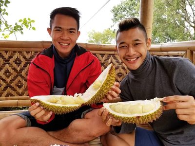 Peluk Jokowi dan Prabowo, Ini Potret Atlet Hanifan Yudani Ternyata  Gemar Durian