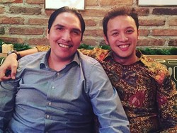 Ahmad Albar dan Fachri Albar Gotong Keranda Jenazah Faldy Albar