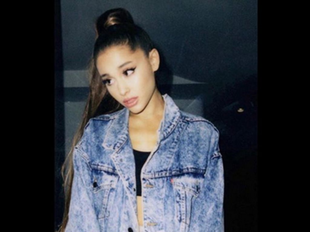 Penampilan Perdana Ariana Grande Pasca Batalkan Pertunangannya Penampilan Perdana Ariana Grande Pasca Batalkan Pertunangannya