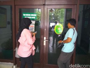 Bukan Cuma PN Medan, KPK Juga Geledah Rumah Hakim Merry Purba Bukan Cuma PN Medan, KPK Juga Geledah Rumah Hakim Merry Purba