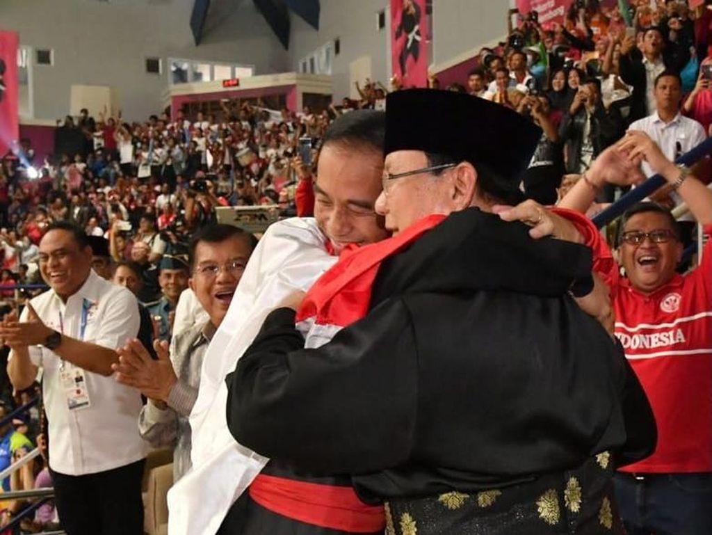 Momen Prabowo-Jokowi Pelukan Ditampilkan di Closing Asian Games